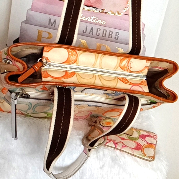 Coach Bag w/Wristlet EUC COA Authentic Large - Picture 6 of 16